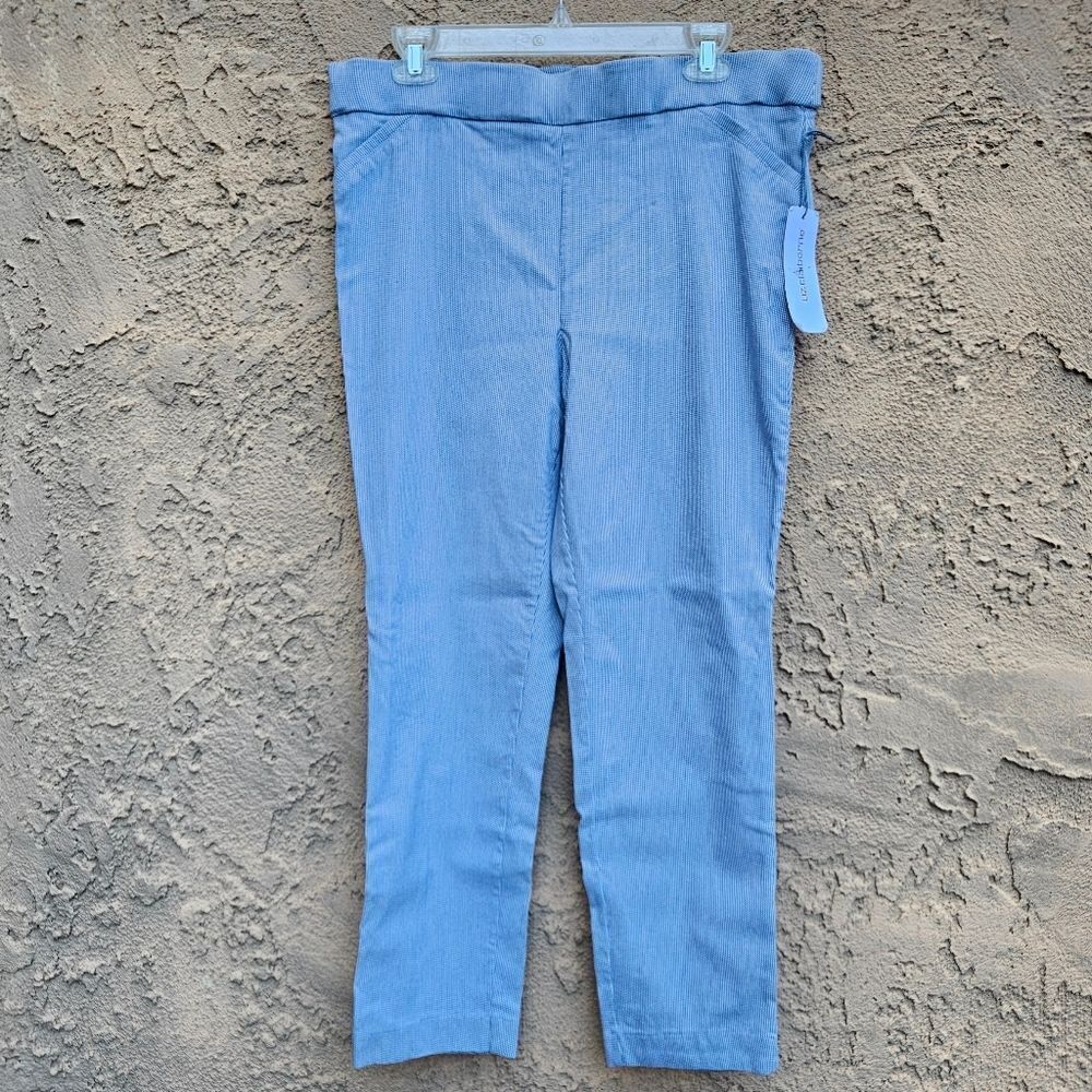 Liz Claiborne Blue and White Striped Cropped Pants